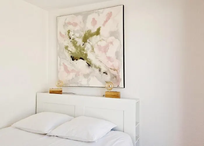 Le Rivage, Maison Proche Avec